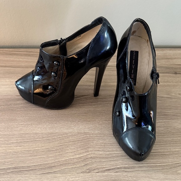 Steven By Steve Madden Shoes - Steven by Steve Madden Glossy Black Tuxedo Platform Heels, size 5.5